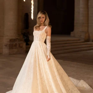 Brudklänning Lucrecia från Eva Lendel