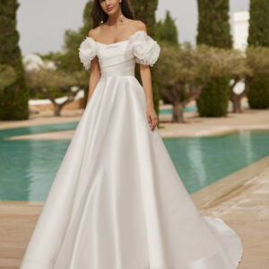 Brudklänning Suzina från Adrianna Alier