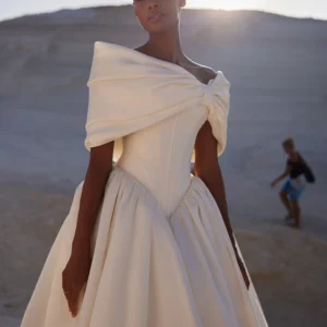 Brudklänning Este från Eva Lendel