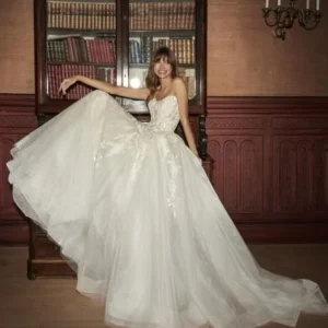 Brudklänning Izaiar från Nicole Milano